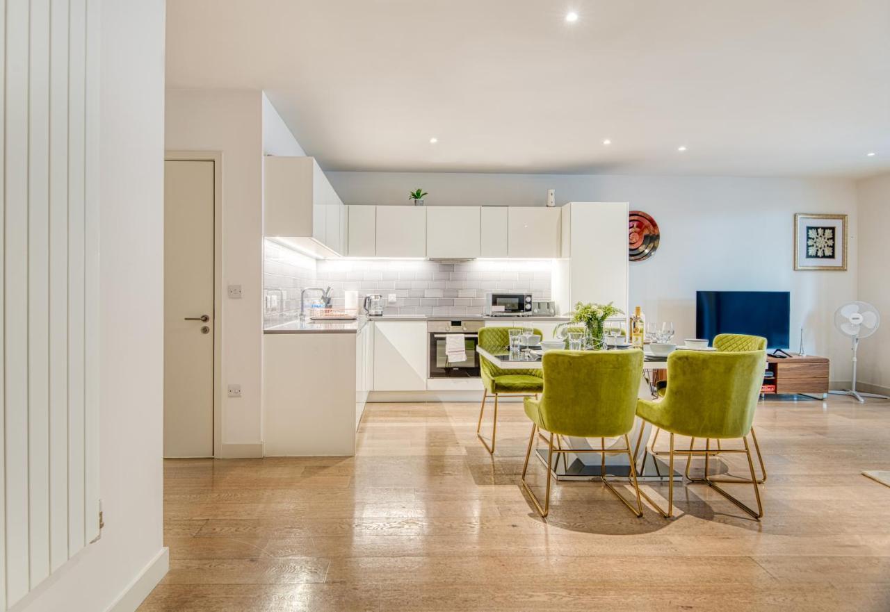 Austin David Apartments Royal Wharf Londen Buitenkant foto